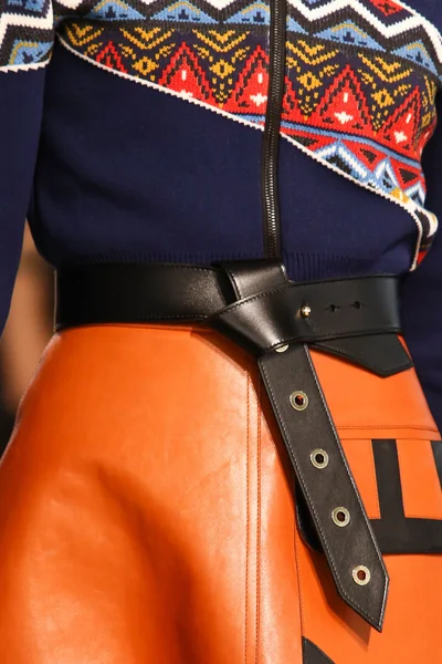 Look 15
